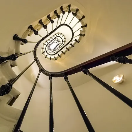 34 بي - أستوتل باريس